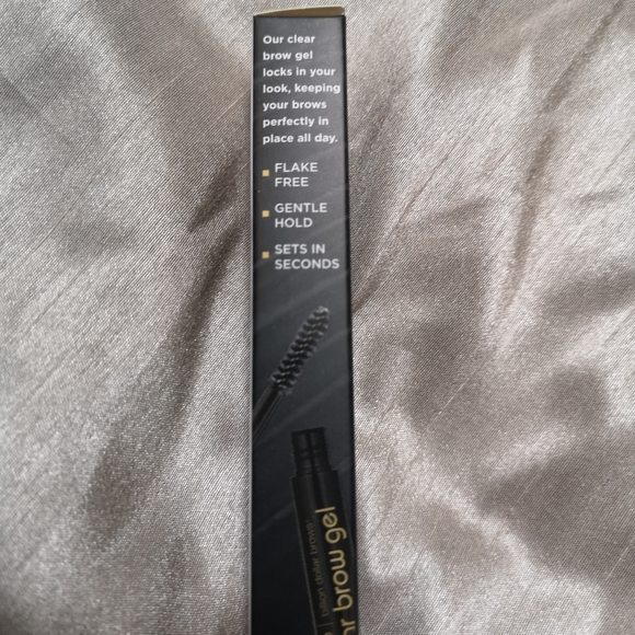 Brow gel - Picture 3 of 3